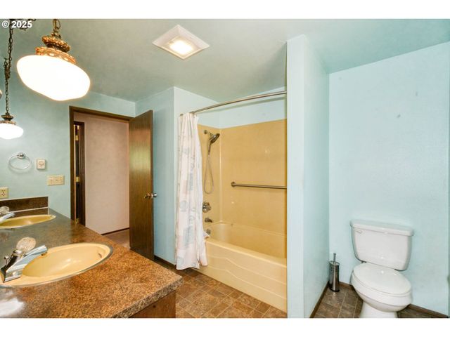 2262 Nw PINEHURST Dr, Mc Minnville, OR 97128