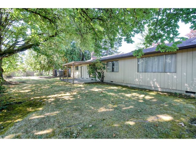 2262 Nw PINEHURST Dr, Mc Minnville, OR 97128