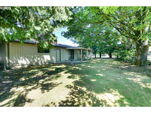 2262 Nw PINEHURST Dr, Mc Minnville, OR 97128