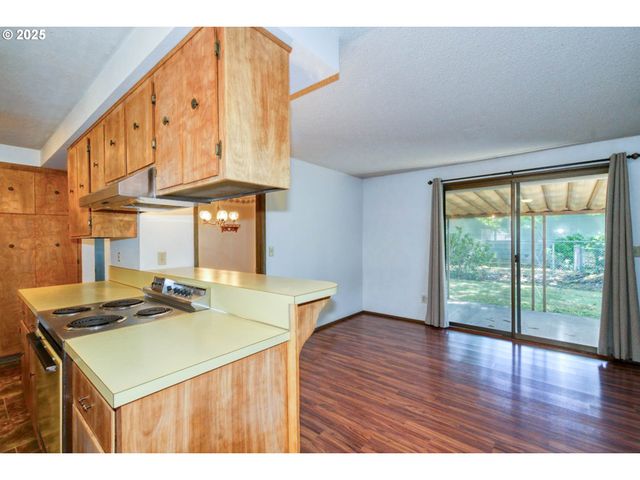 2262 Nw PINEHURST Dr, Mc Minnville, OR 97128
