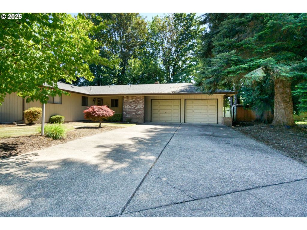 2262 Nw PINEHURST Dr, Mc Minnville, OR 97128