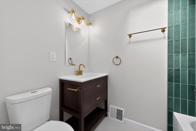 4029 GIDEON RD, Brookhaven, PA 19015