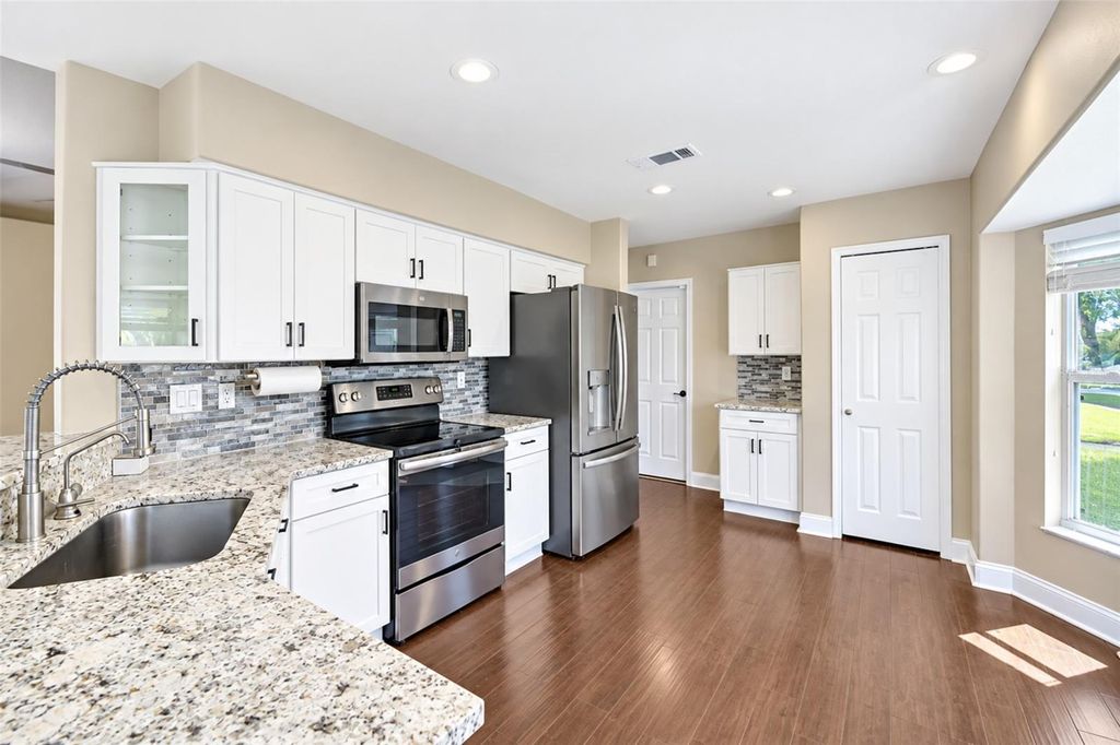 Image 14 of property listing at 3623 E 62ND AVENUE, Bradenton, FL 34203