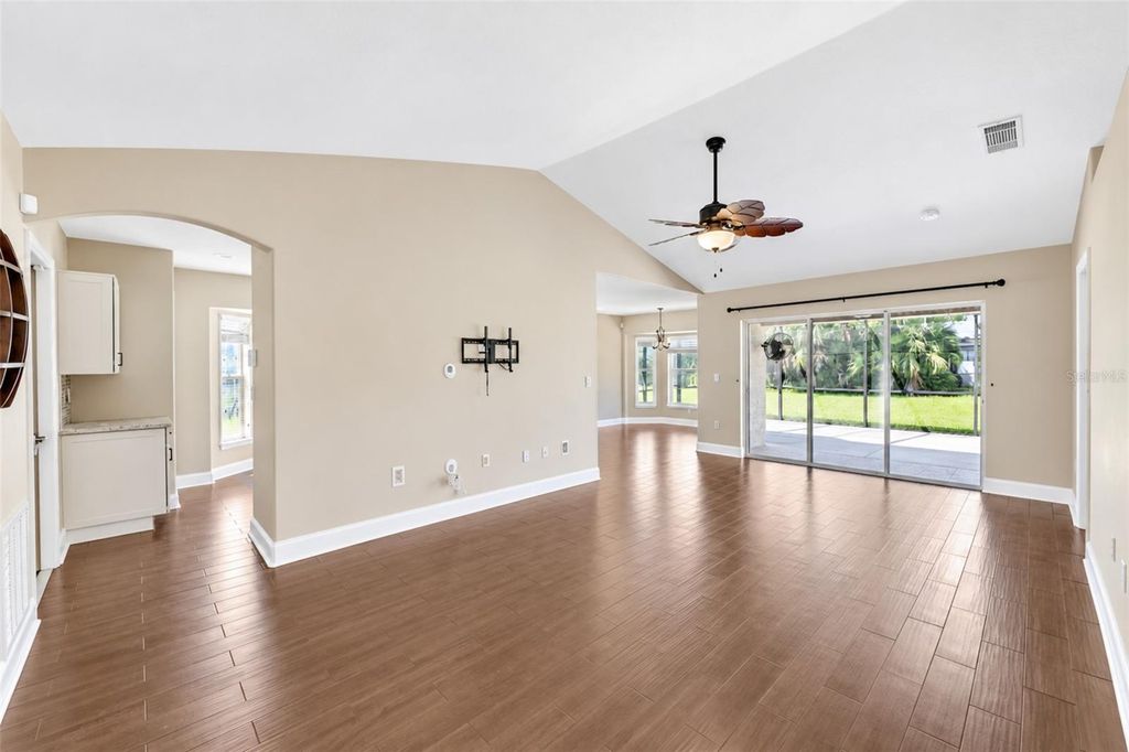 Image 5 of property listing at 3623 E 62ND AVENUE, Bradenton, FL 34203