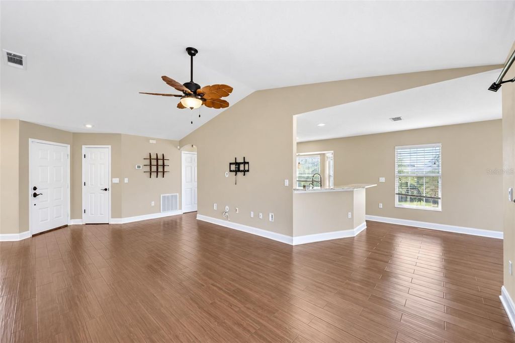 Image 8 of property listing at 3623 E 62ND AVENUE, Bradenton, FL 34203