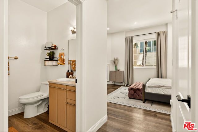 7101 La Tijera Boulevard J101, Los Angeles, CA 90045