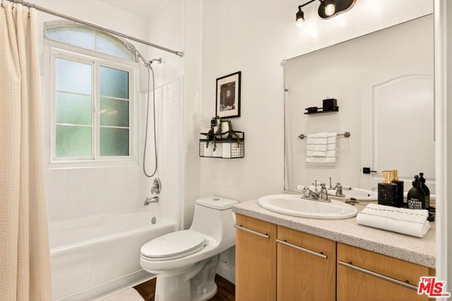7101 La Tijera Boulevard J101, Los Angeles, CA 90045