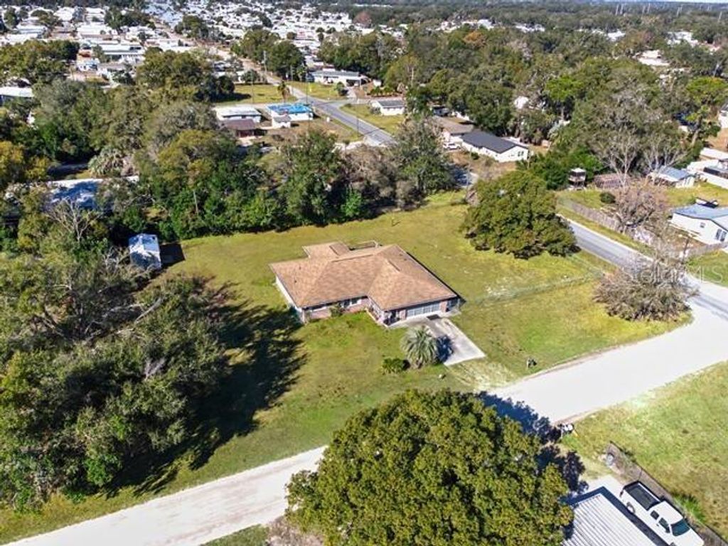 Image 11 of property listing at 5213 LANTANA STREET, Zephyrhills, FL 33542