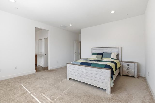 2086 Grapevine Dr, Livingston, CA 95334