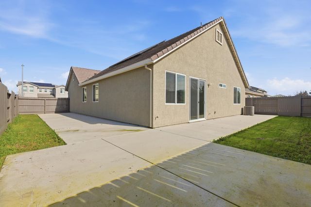 2086 Grapevine Dr, Livingston, CA 95334