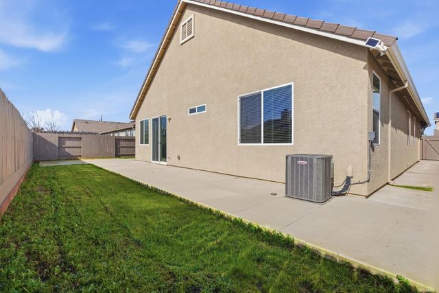2086 Grapevine Dr, Livingston, CA 95334