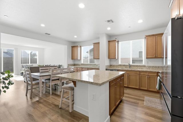 2086 Grapevine Dr, Livingston, CA 95334