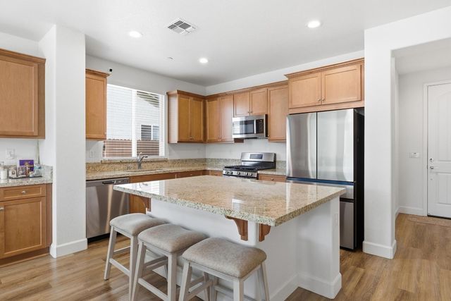 2086 Grapevine Dr, Livingston, CA 95334