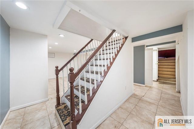 18 Roseland Place, North Brunswick, NJ 08902