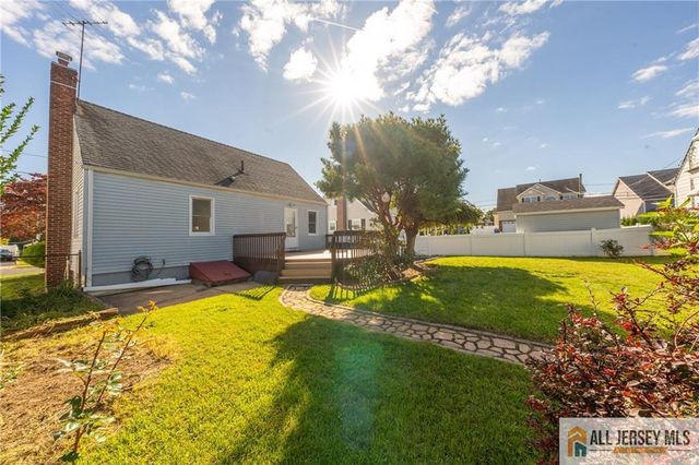 18 Roseland Place, North Brunswick, NJ 08902