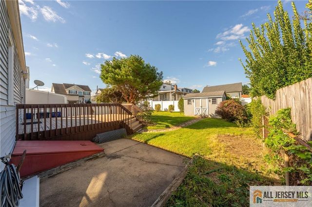 18 Roseland Place, North Brunswick, NJ 08902