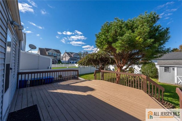 18 Roseland Place, North Brunswick, NJ 08902