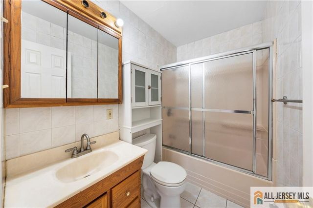 18 Roseland Place, North Brunswick, NJ 08902