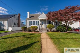 18 Roseland Place, North Brunswick, NJ 08902