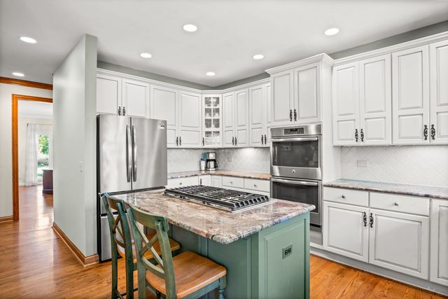 5N661 Leola Lane, St. Charles, IL 60175