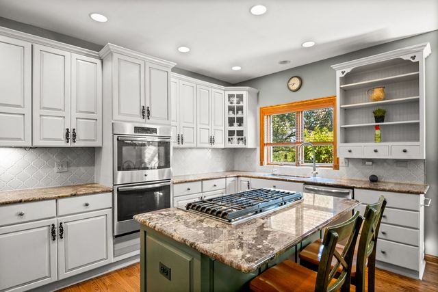 5N661 Leola Lane, St. Charles, IL 60175