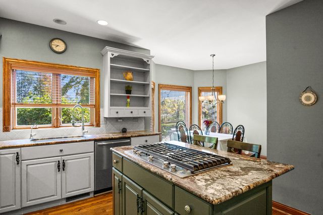 5N661 Leola Lane, St. Charles, IL 60175