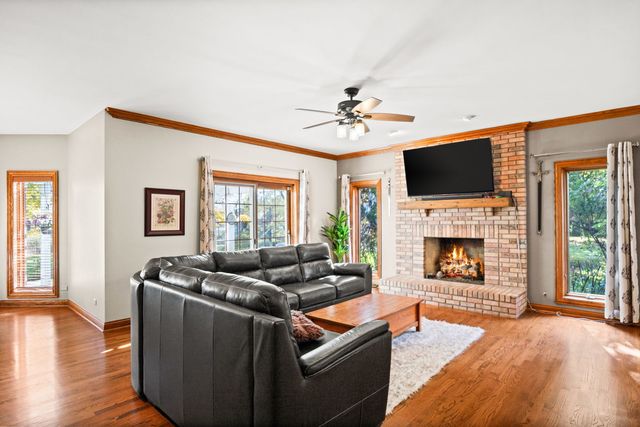 5N661 Leola Lane, St. Charles, IL 60175