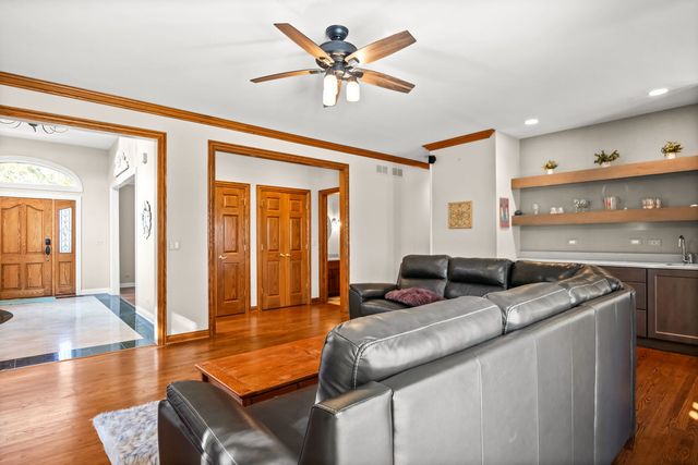 5N661 Leola Lane, St. Charles, IL 60175