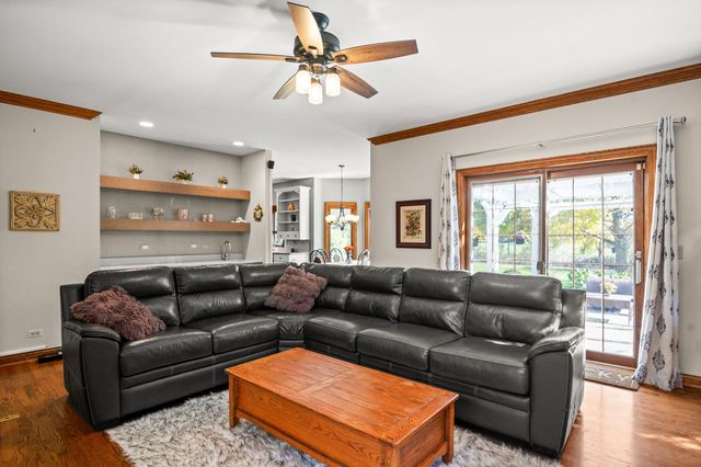 5N661 Leola Lane, St. Charles, IL 60175