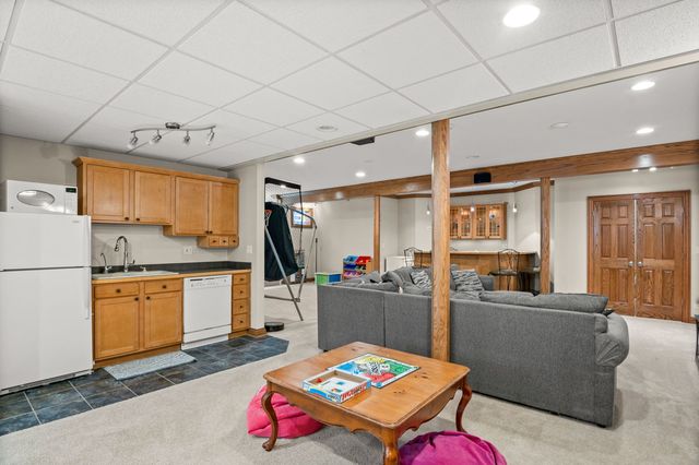 5N661 Leola Lane, St. Charles, IL 60175