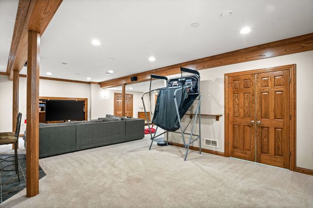 5N661 Leola Lane, St. Charles, IL 60175