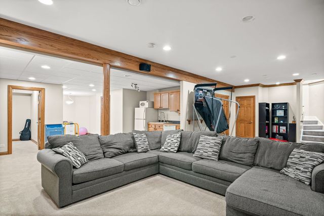 5N661 Leola Lane, St. Charles, IL 60175