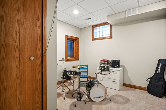 5N661 Leola Lane, St. Charles, IL 60175