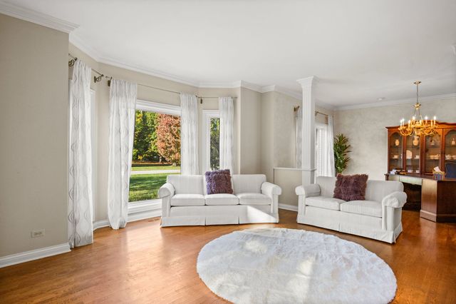 5N661 Leola Lane, St. Charles, IL 60175