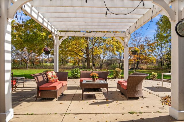 5N661 Leola Lane, St. Charles, IL 60175