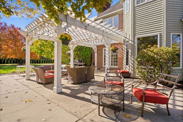 5N661 Leola Lane, St. Charles, IL 60175