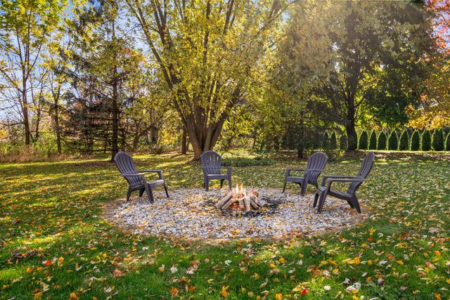 5N661 Leola Lane, St. Charles, IL 60175