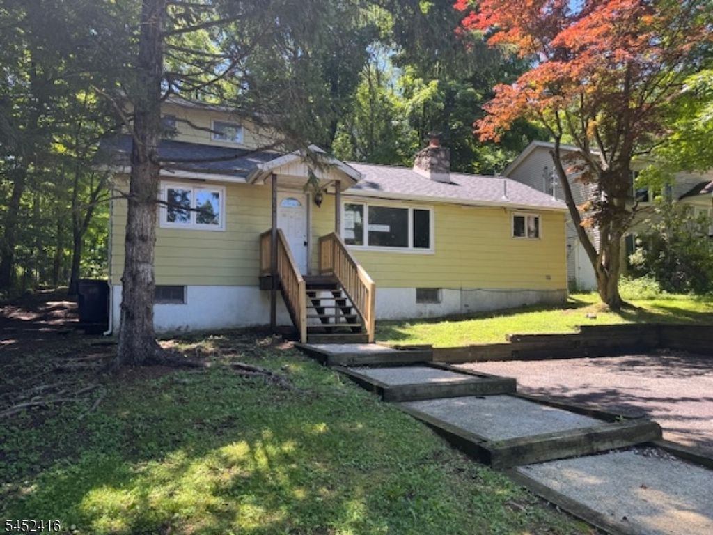 304 E Lakeshore Dr, Vernon Twp., NJ 07422 — exterior