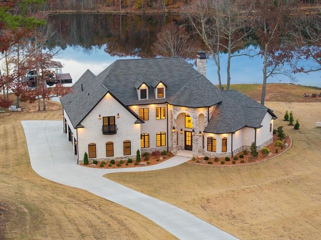 425 Shoreview Ln, Huntingdon, TN 38344