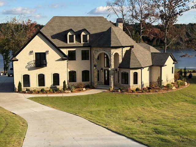 425 Shoreview Ln, Huntingdon, TN 38344