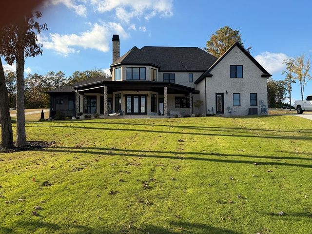 425 Shoreview Ln, Huntingdon, TN 38344