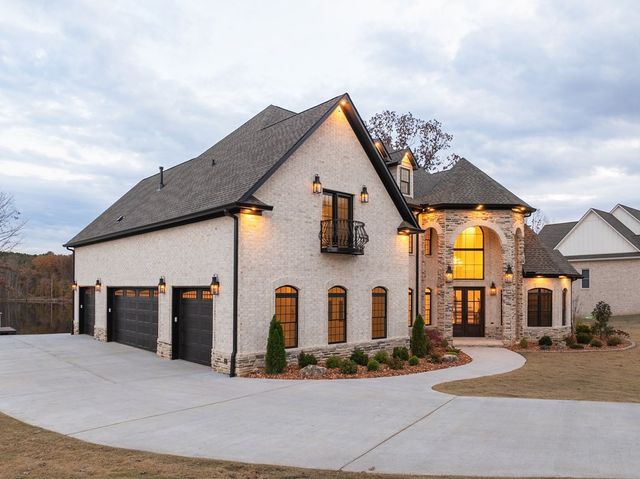 425 Shoreview Ln, Huntingdon, TN 38344