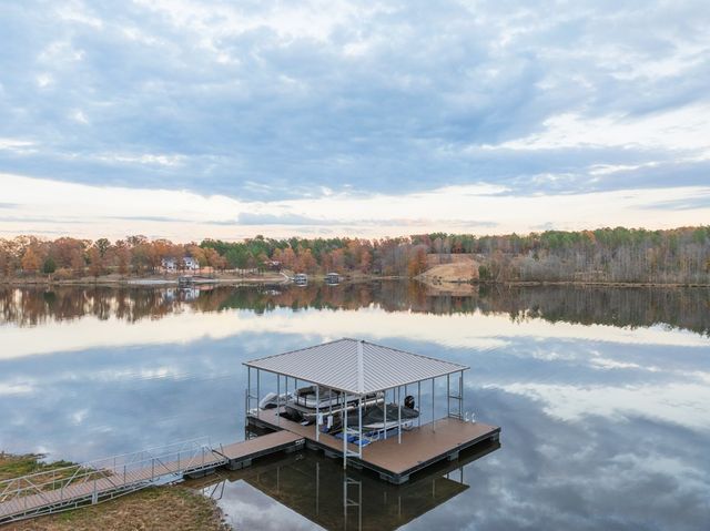 425 Shoreview Ln, Huntingdon, TN 38344