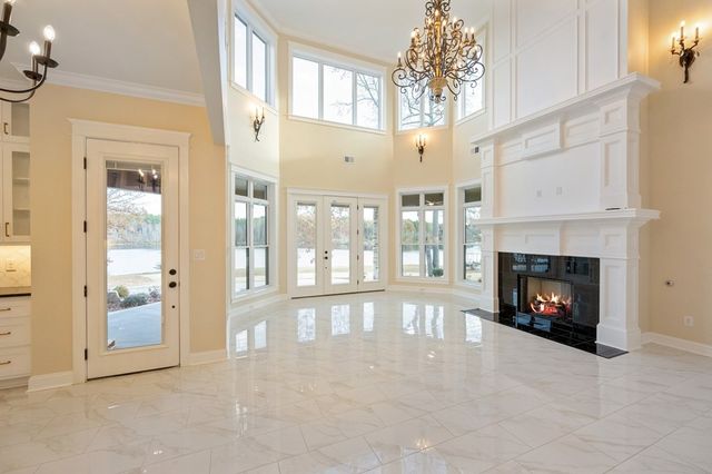 425 Shoreview Ln, Huntingdon, TN 38344