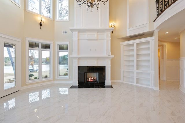 425 Shoreview Ln, Huntingdon, TN 38344