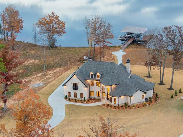 425 Shoreview Ln, Huntingdon, TN 38344