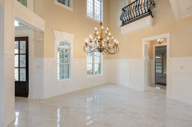 425 Shoreview Ln, Huntingdon, TN 38344