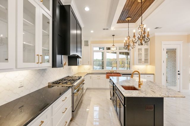 425 Shoreview Ln, Huntingdon, TN 38344