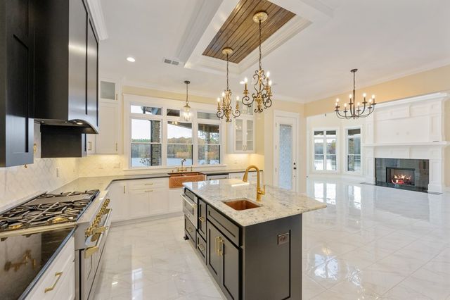 425 Shoreview Ln, Huntingdon, TN 38344