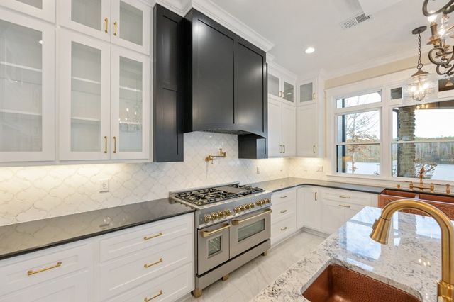 425 Shoreview Ln, Huntingdon, TN 38344